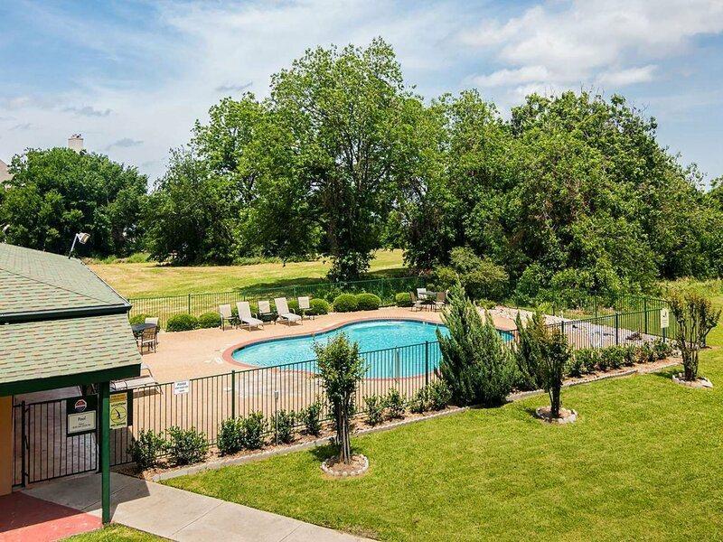 Quality Inn & Suites Garland - East Dallas Extérieur photo