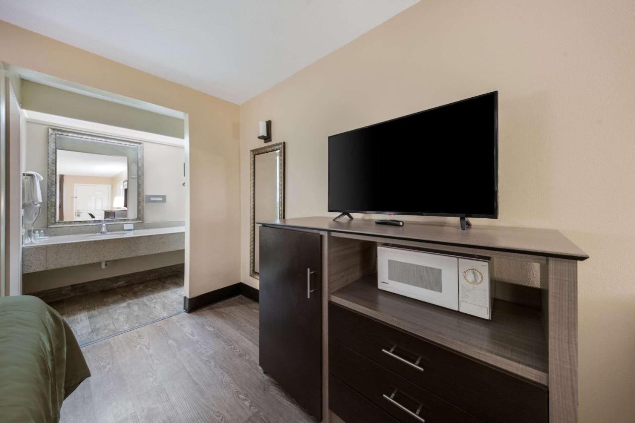 Quality Inn & Suites Garland - East Dallas Extérieur photo