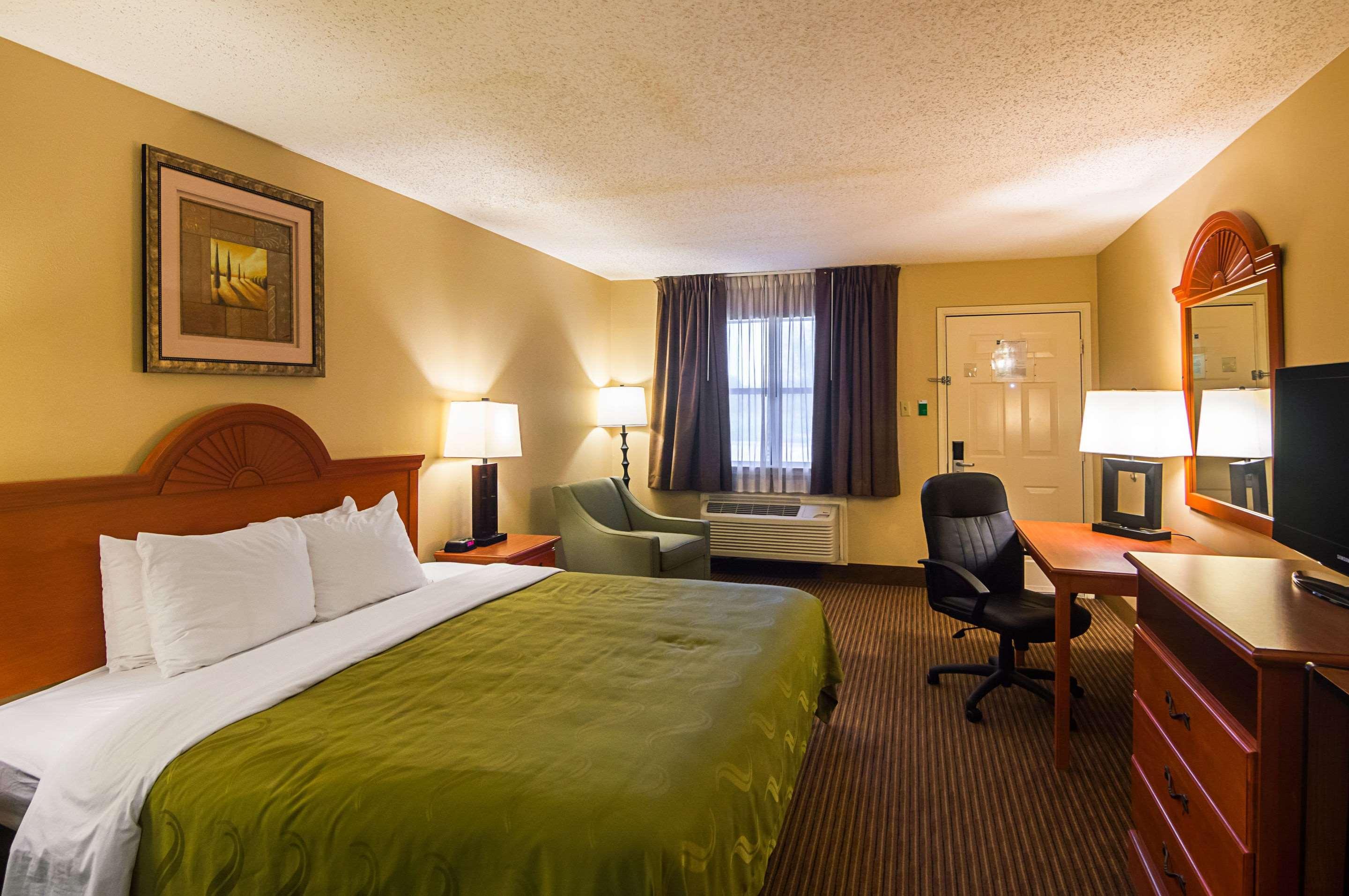 Quality Inn & Suites Garland - East Dallas Extérieur photo