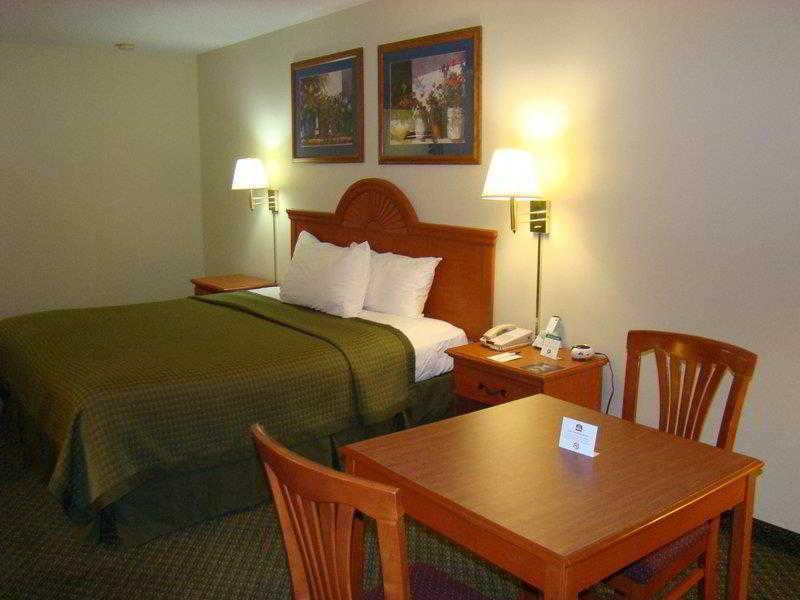 Quality Inn & Suites Garland - East Dallas Extérieur photo