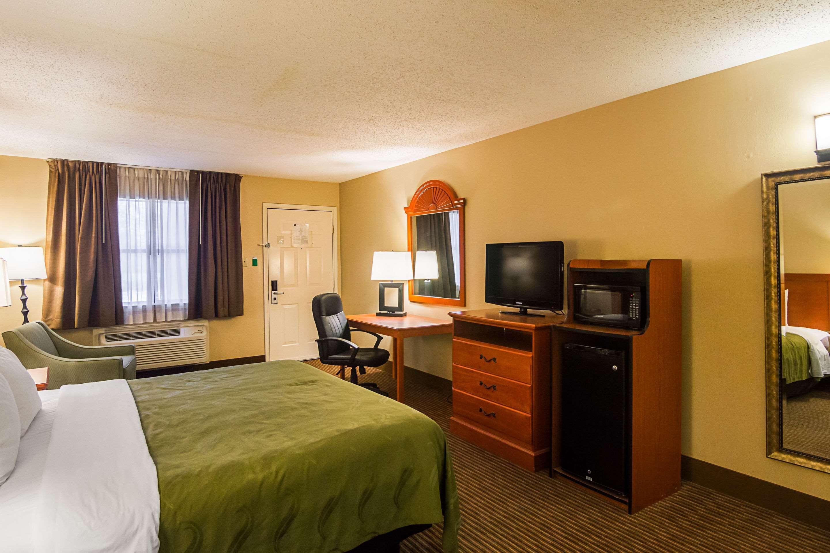 Quality Inn & Suites Garland - East Dallas Extérieur photo
