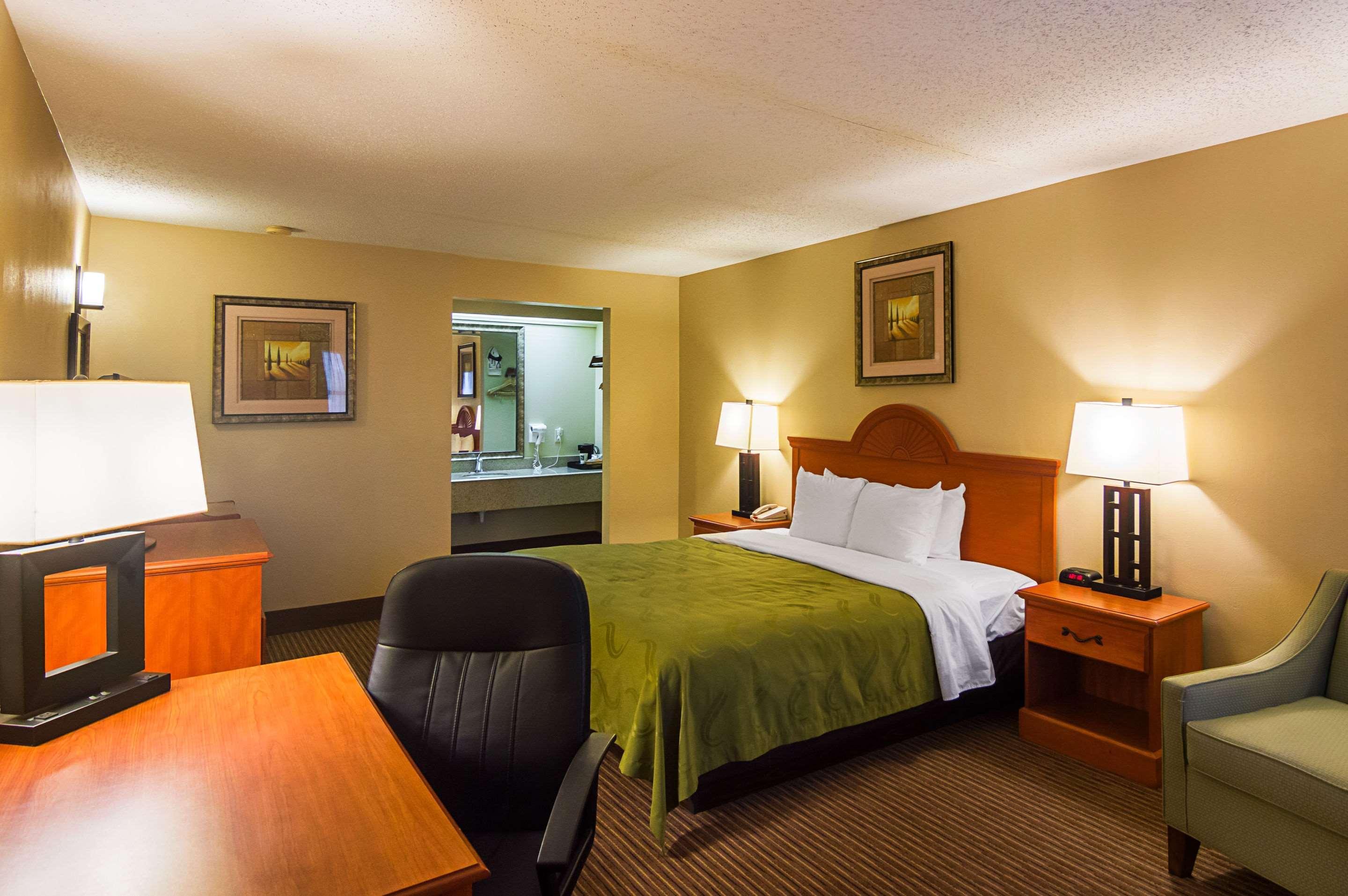 Quality Inn & Suites Garland - East Dallas Extérieur photo