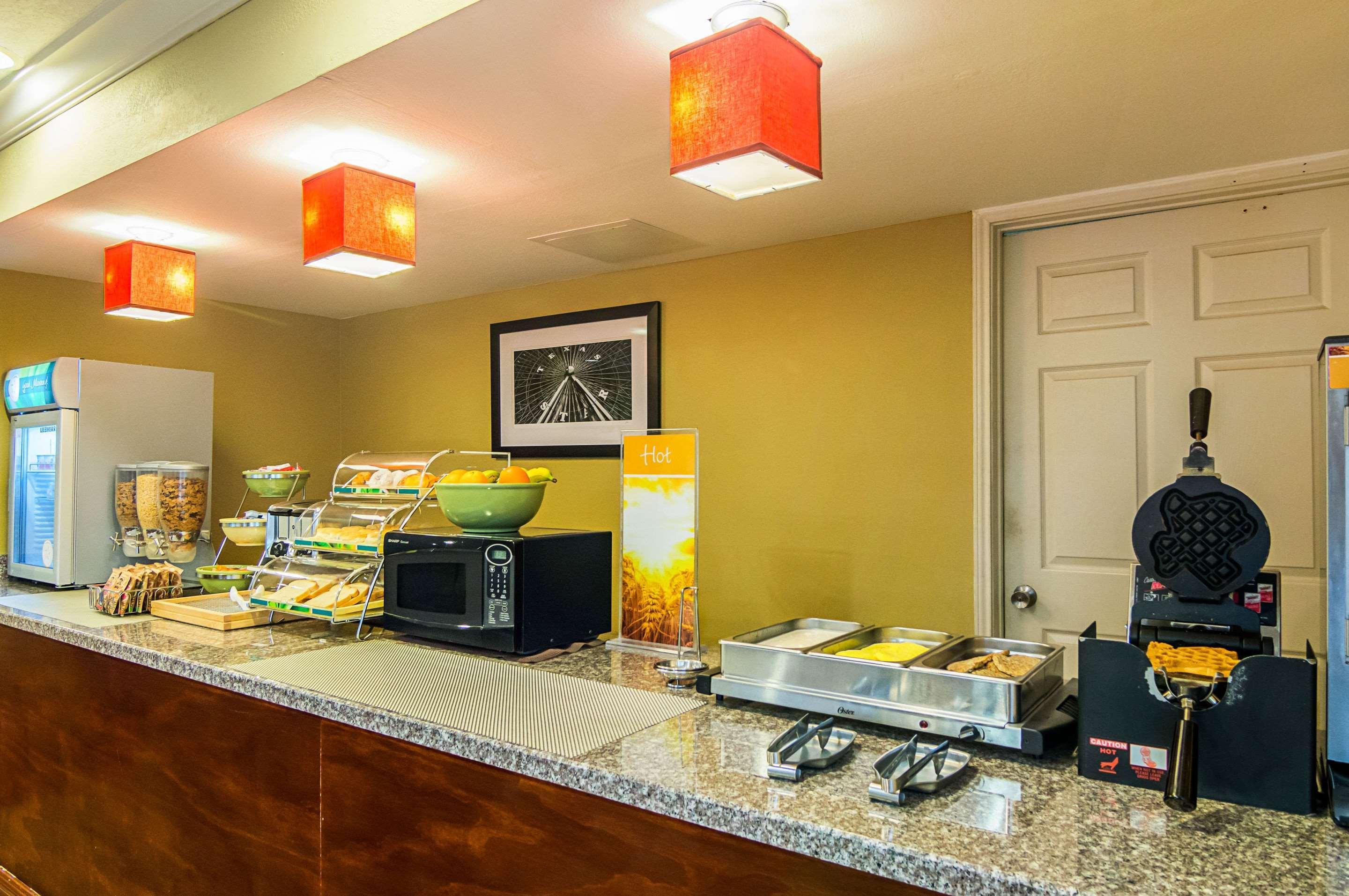 Quality Inn & Suites Garland - East Dallas Extérieur photo