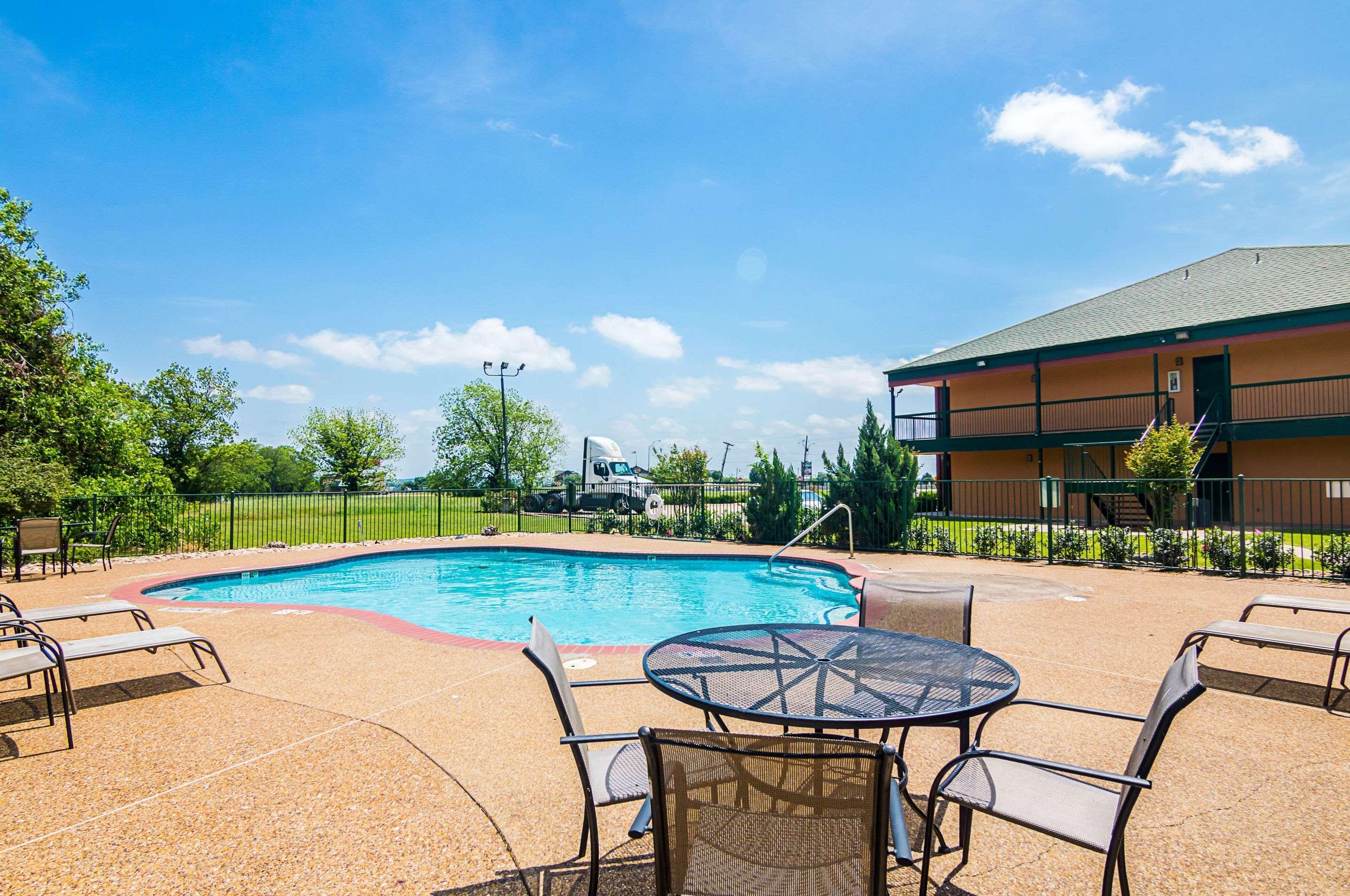 Quality Inn & Suites Garland - East Dallas Extérieur photo