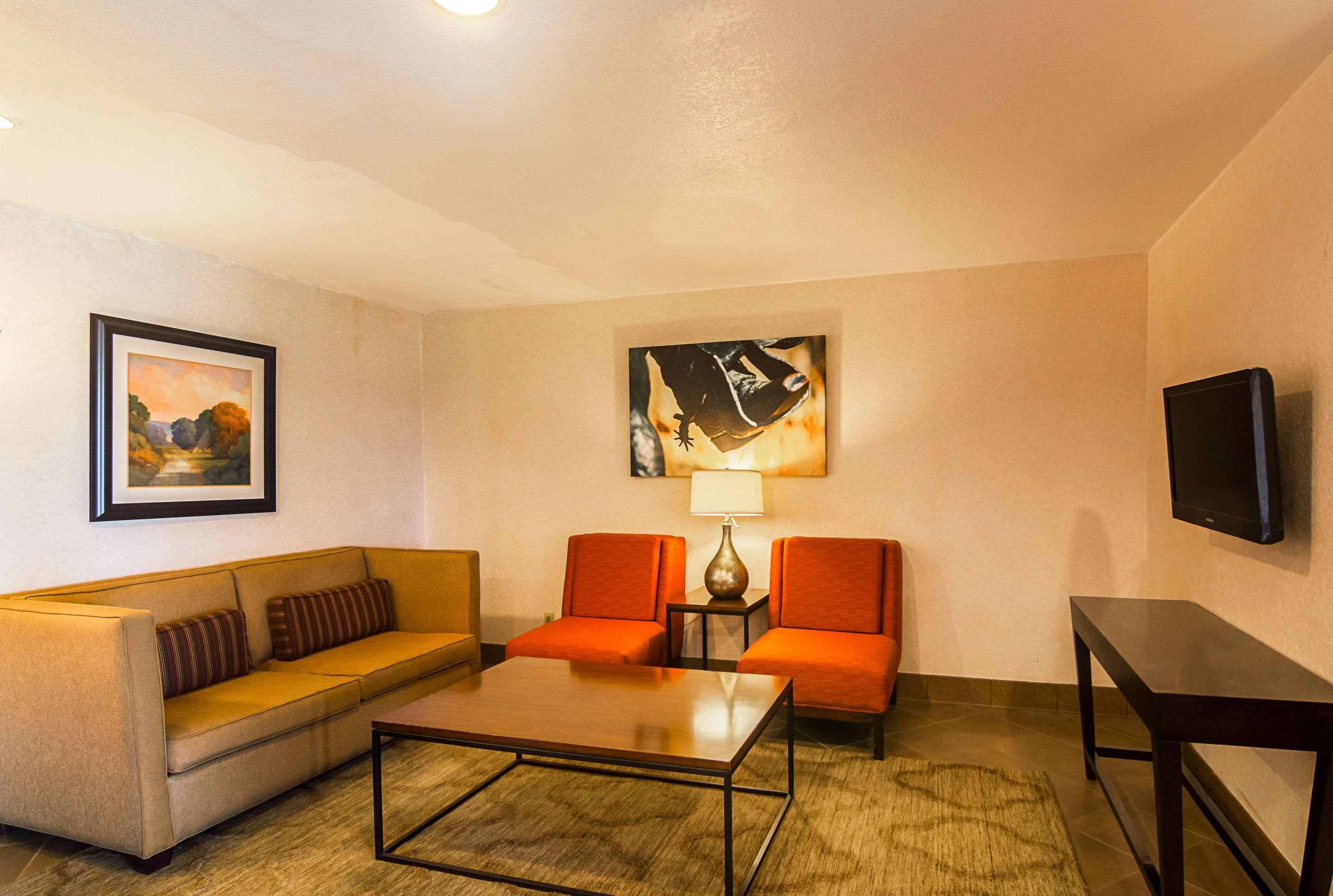 Quality Inn & Suites Garland - East Dallas Extérieur photo