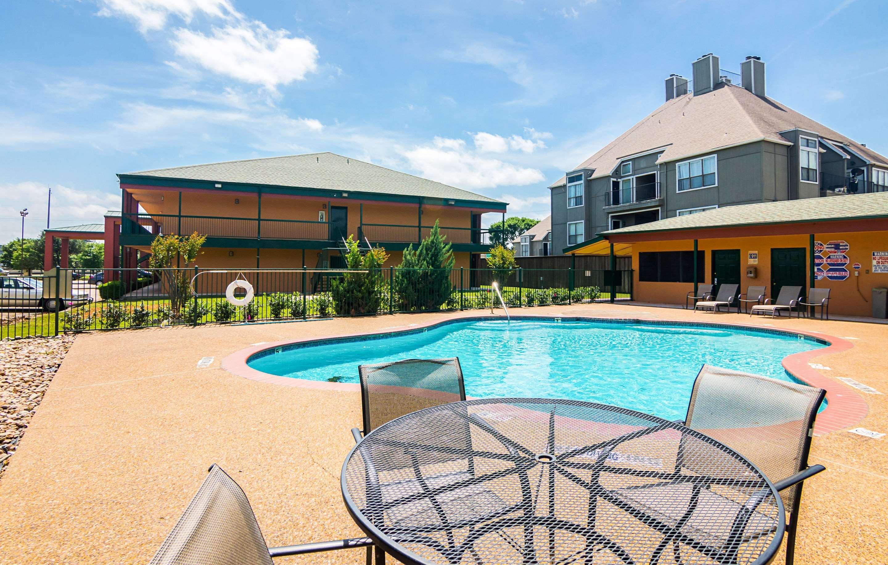 Quality Inn & Suites Garland - East Dallas Extérieur photo