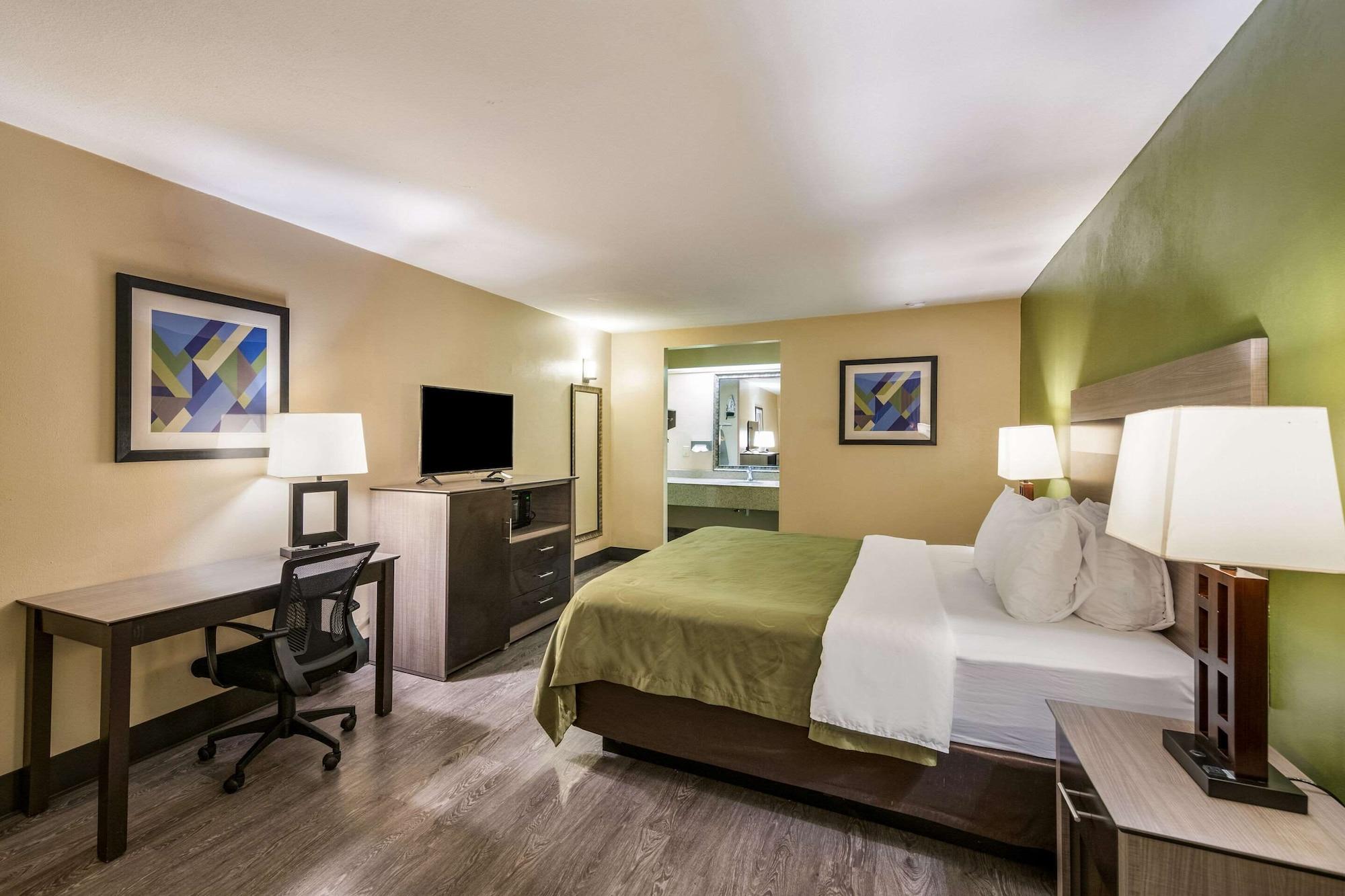 Quality Inn & Suites Garland - East Dallas Extérieur photo